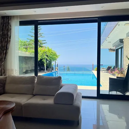 Semesterbostad With A View And Pool