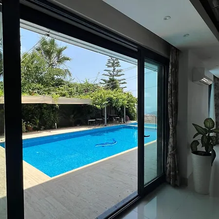 With A View And Pool Дом отдыха *