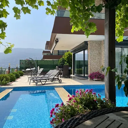 With A View And Pool Holiday home *