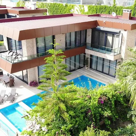 With A View And Pool Holiday home