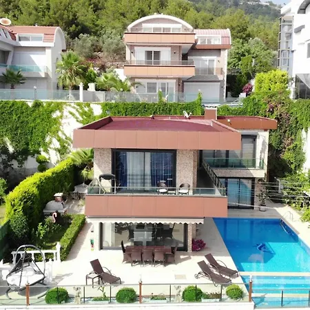 Holiday home With A View And Pool